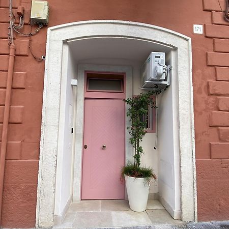 Quiet And Stylish - Bari City Center, Minutes To Station Экстерьер фото