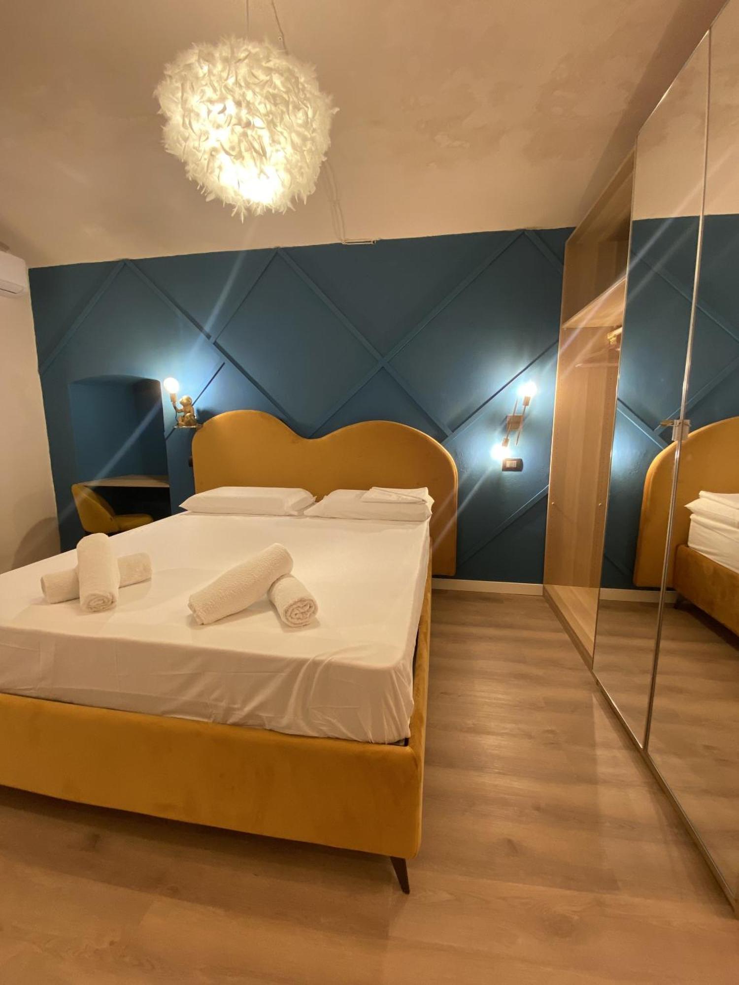 Quiet And Stylish - Bari City Center, Minutes To Station Экстерьер фото