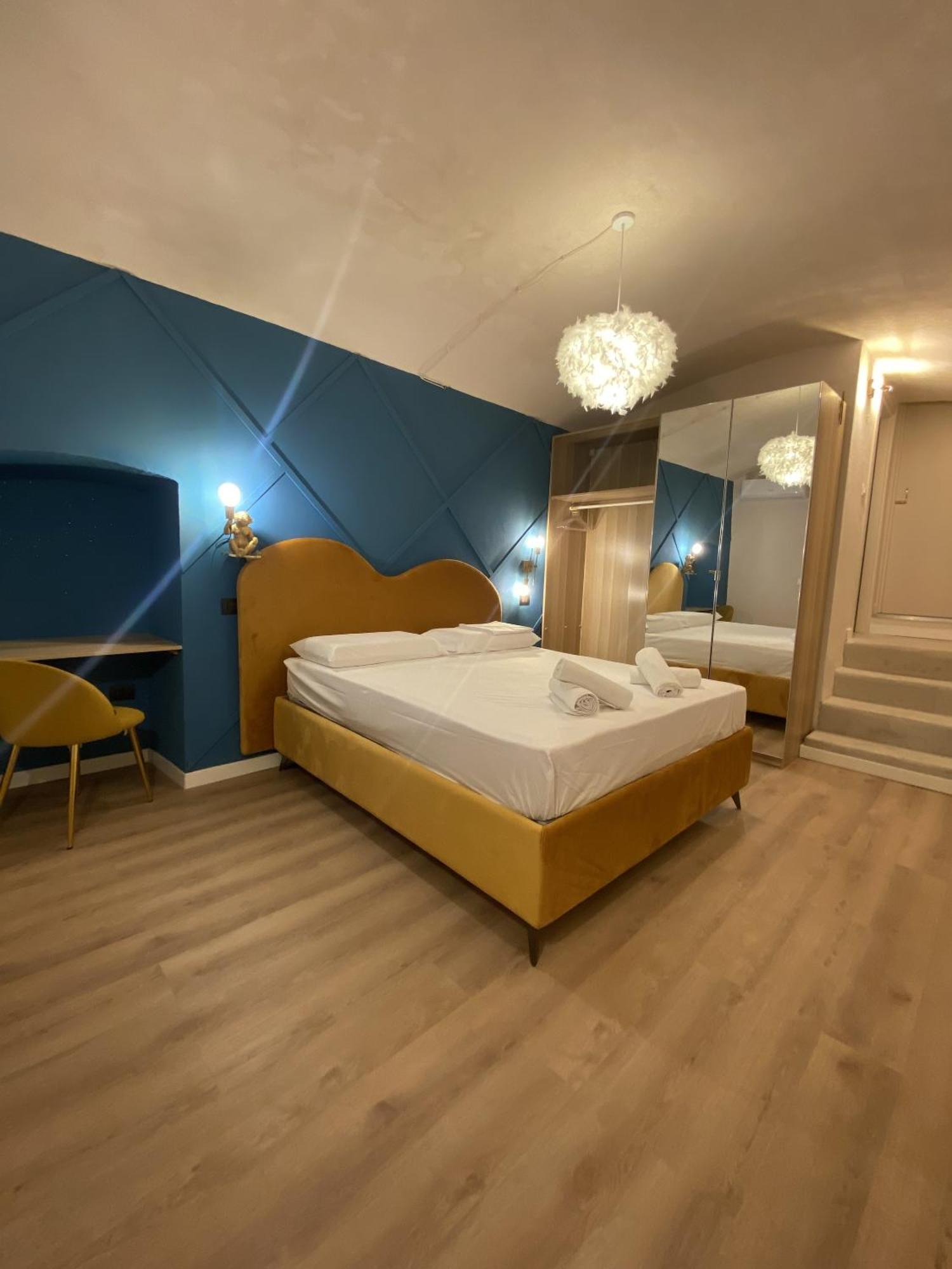 Quiet And Stylish - Bari City Center, Minutes To Station Экстерьер фото